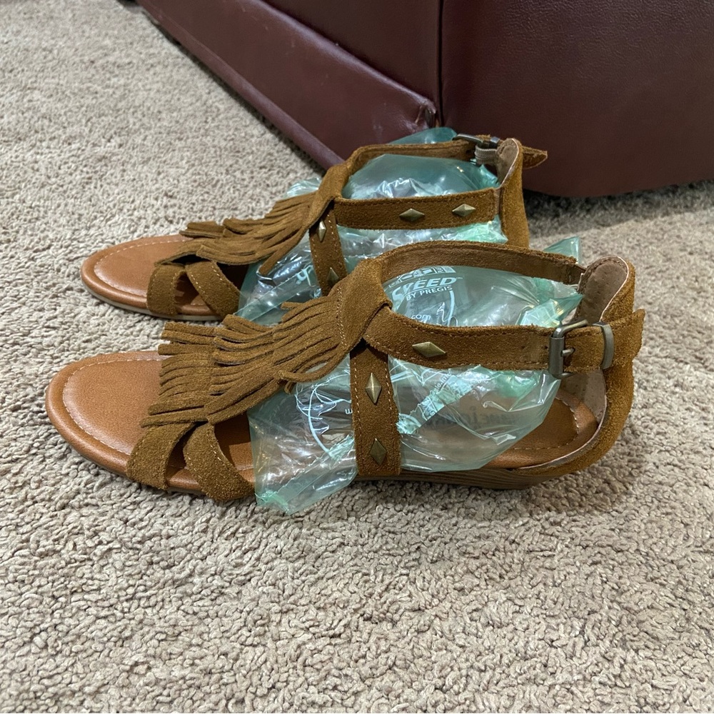Minnetonka Merriam Brown Suede Studded Fringe Wedge Sandals Boho Women's Size 10